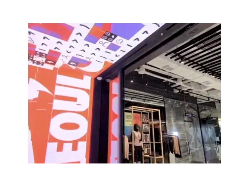 Seoul storefront graphics